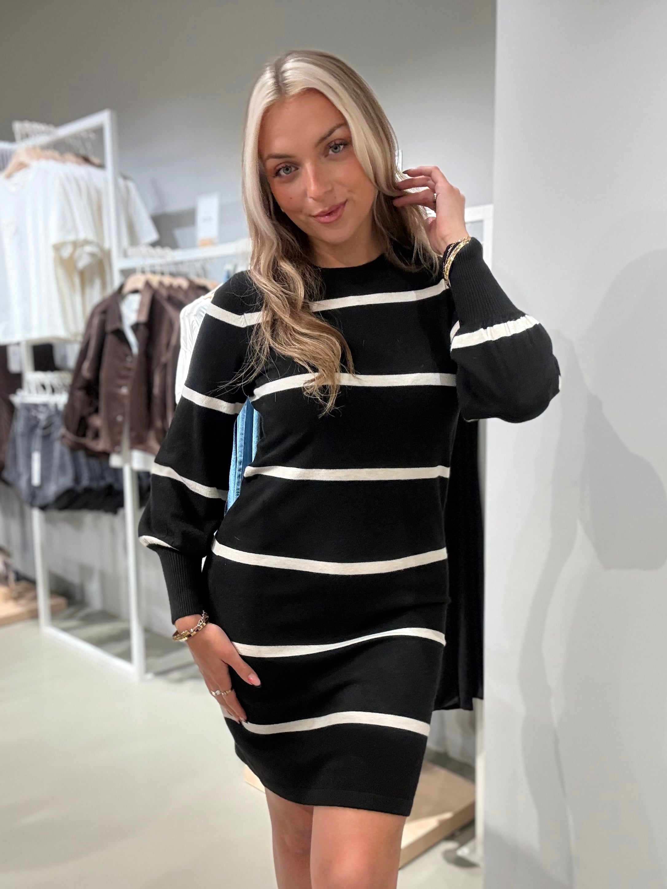 VIKERRY Midi Dress - Black Beauty